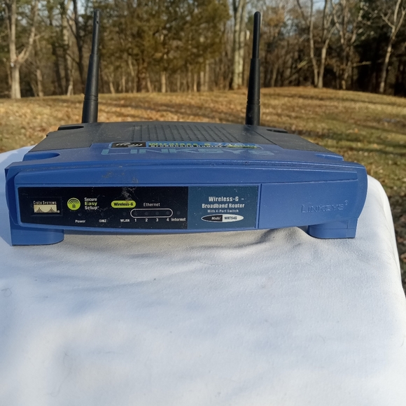 Linksys 2.4 GHz Router - Picture 3 of 3